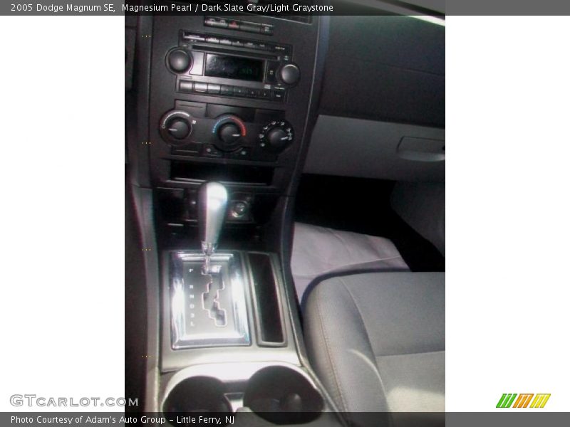 Magnesium Pearl / Dark Slate Gray/Light Graystone 2005 Dodge Magnum SE