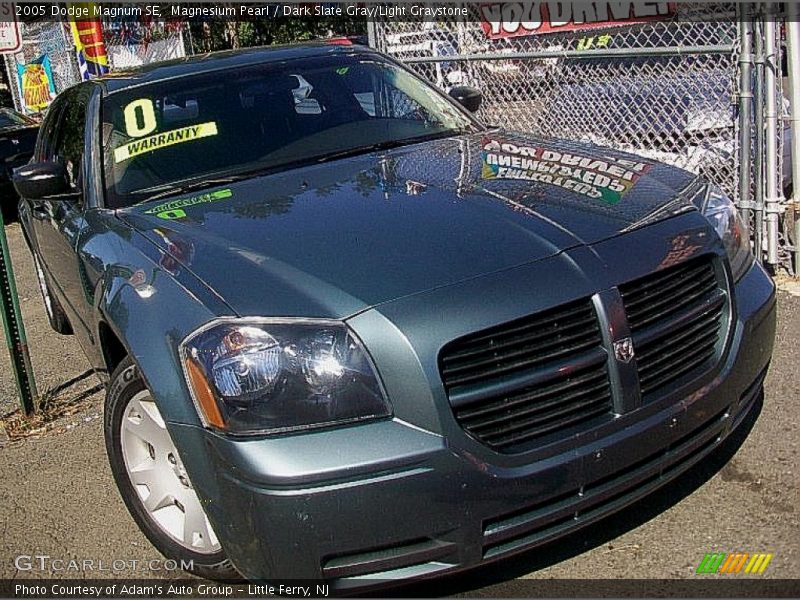 Magnesium Pearl / Dark Slate Gray/Light Graystone 2005 Dodge Magnum SE