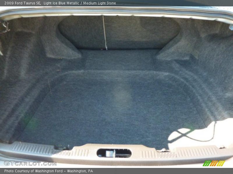  2009 Taurus SE Trunk