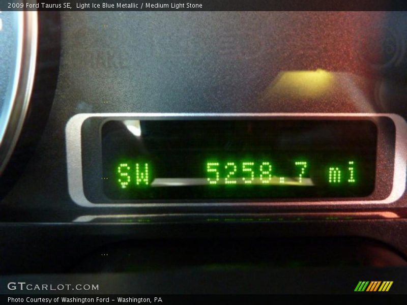 Light Ice Blue Metallic / Medium Light Stone 2009 Ford Taurus SE