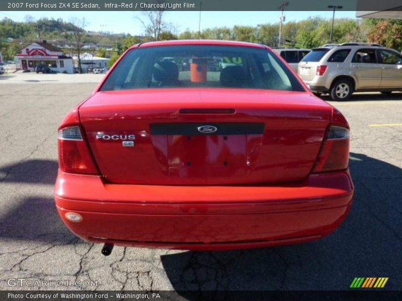 Infra-Red / Charcoal/Light Flint 2007 Ford Focus ZX4 SE Sedan