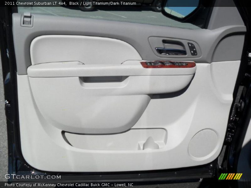 Black / Light Titanium/Dark Titanium 2011 Chevrolet Suburban LT 4x4