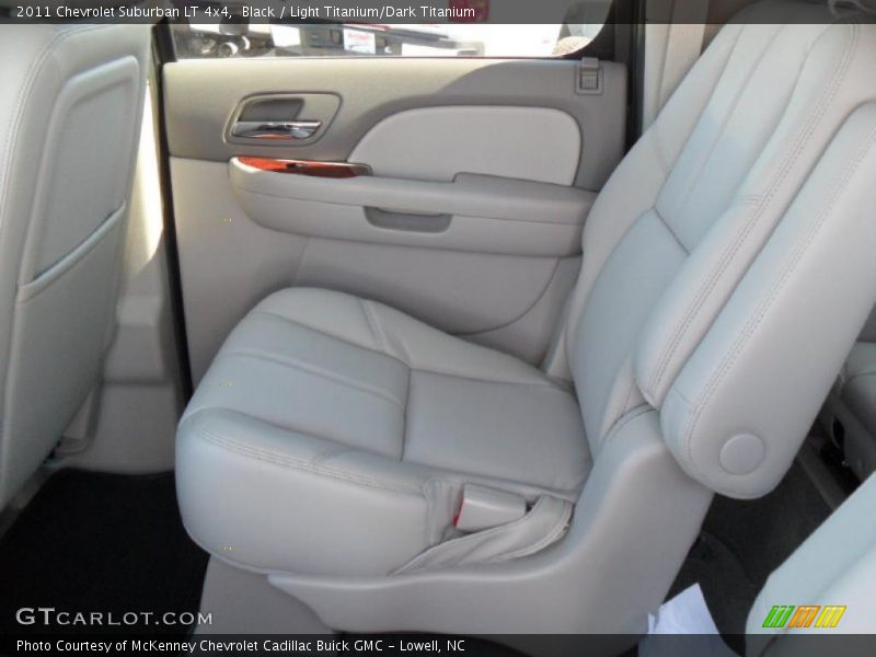 Black / Light Titanium/Dark Titanium 2011 Chevrolet Suburban LT 4x4