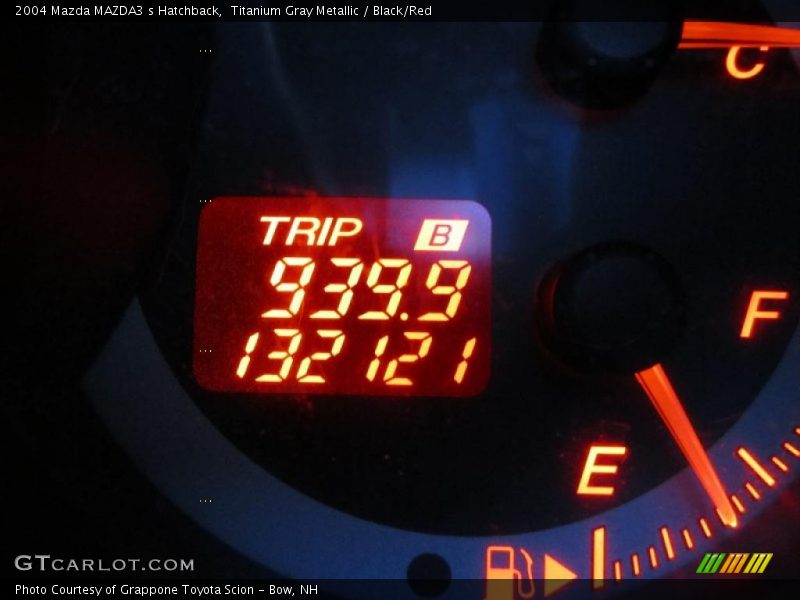 Titanium Gray Metallic / Black/Red 2004 Mazda MAZDA3 s Hatchback