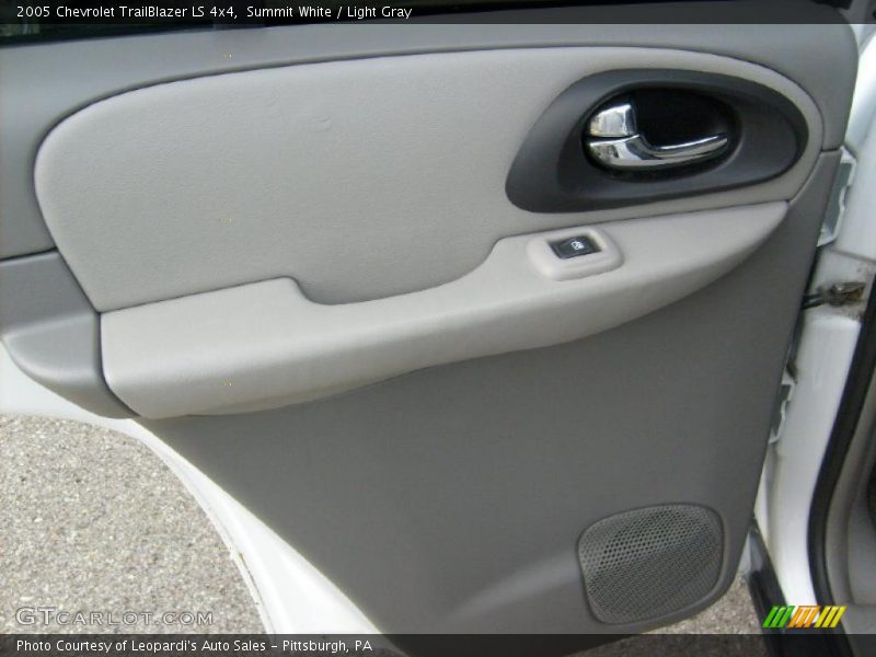 Summit White / Light Gray 2005 Chevrolet TrailBlazer LS 4x4