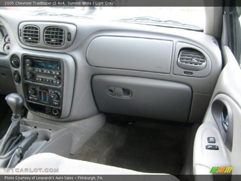 Summit White / Light Gray 2005 Chevrolet TrailBlazer LS 4x4