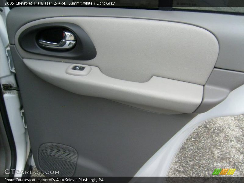Summit White / Light Gray 2005 Chevrolet TrailBlazer LS 4x4