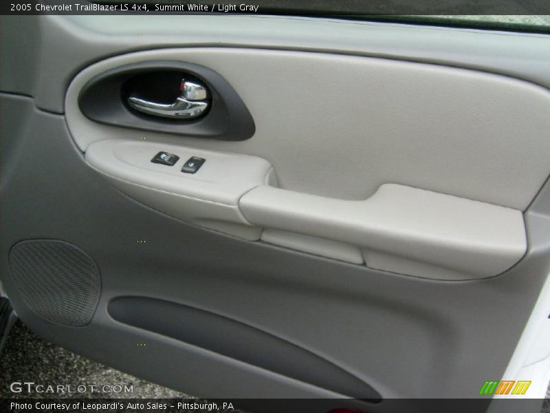 Summit White / Light Gray 2005 Chevrolet TrailBlazer LS 4x4