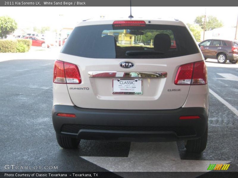 White Sand Beige / Black 2011 Kia Sorento LX