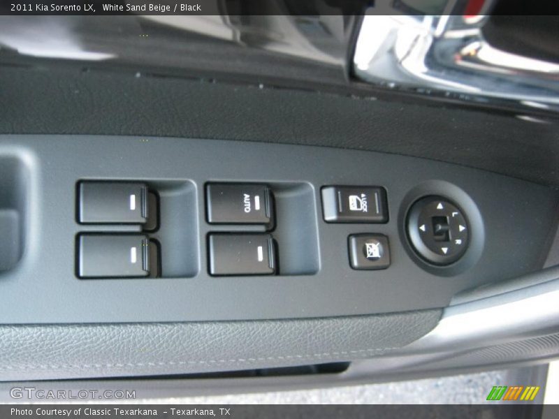 White Sand Beige / Black 2011 Kia Sorento LX