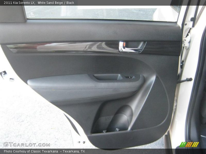 White Sand Beige / Black 2011 Kia Sorento LX