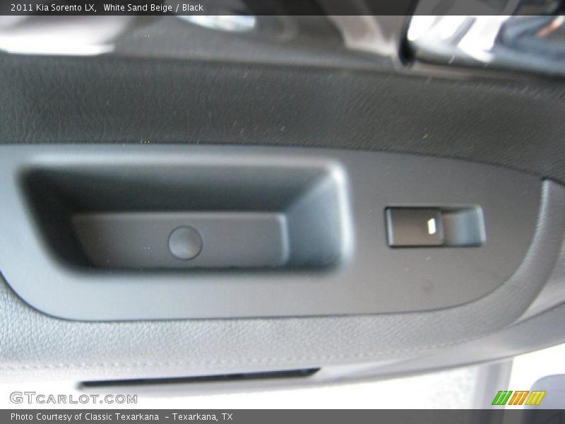 White Sand Beige / Black 2011 Kia Sorento LX