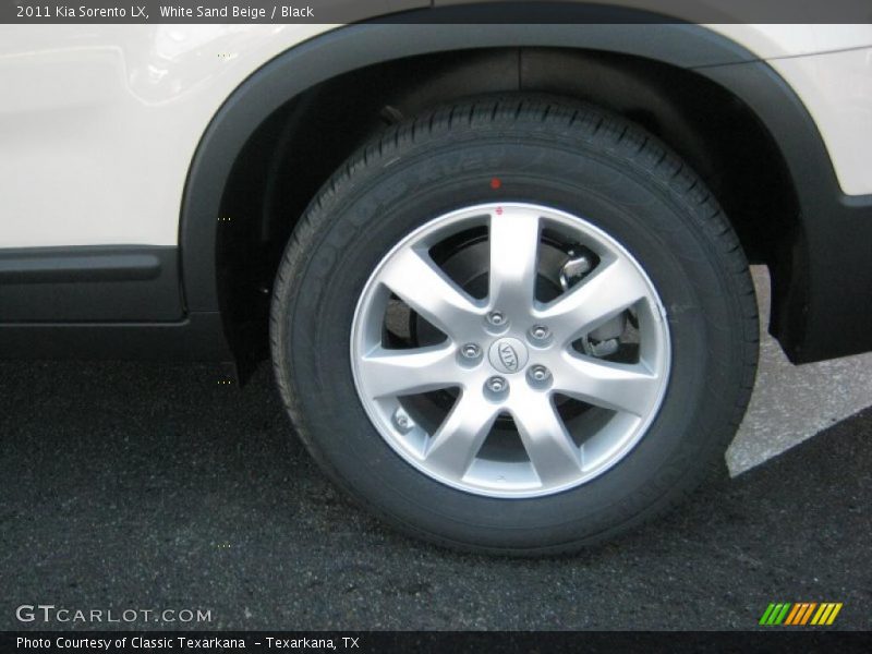 White Sand Beige / Black 2011 Kia Sorento LX
