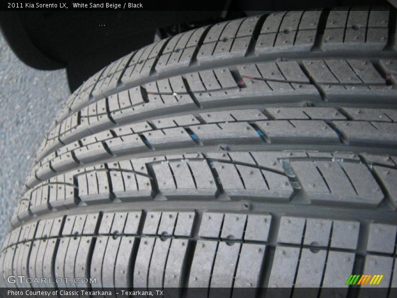 White Sand Beige / Black 2011 Kia Sorento LX