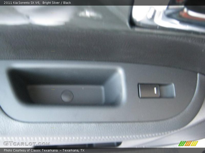 Bright Silver / Black 2011 Kia Sorento SX V6