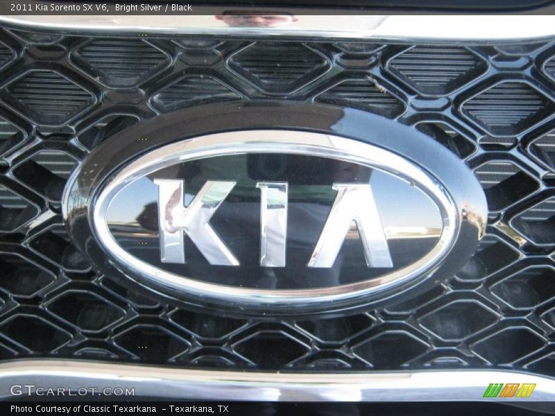Bright Silver / Black 2011 Kia Sorento SX V6