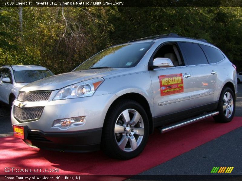 Silver Ice Metallic / Light Gray/Ebony 2009 Chevrolet Traverse LTZ