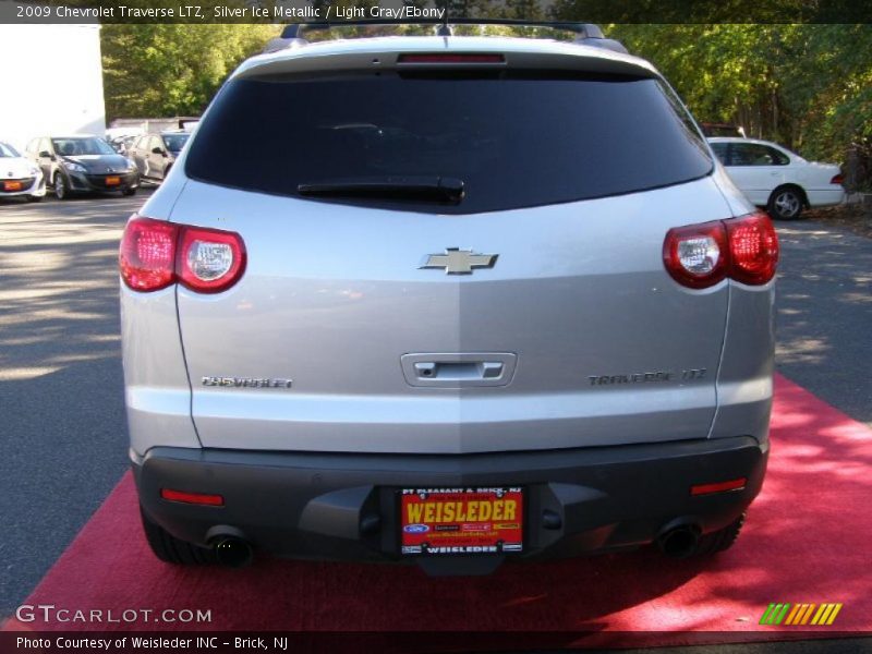 Silver Ice Metallic / Light Gray/Ebony 2009 Chevrolet Traverse LTZ
