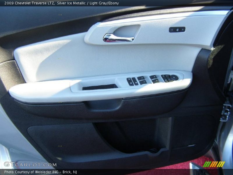 Silver Ice Metallic / Light Gray/Ebony 2009 Chevrolet Traverse LTZ