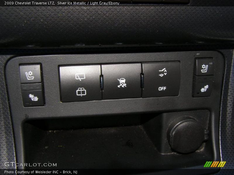 Silver Ice Metallic / Light Gray/Ebony 2009 Chevrolet Traverse LTZ