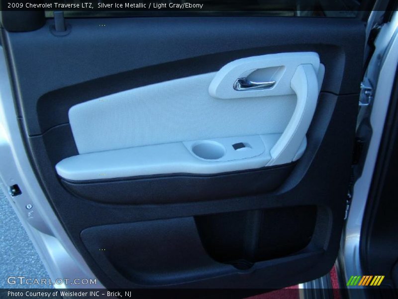 Silver Ice Metallic / Light Gray/Ebony 2009 Chevrolet Traverse LTZ