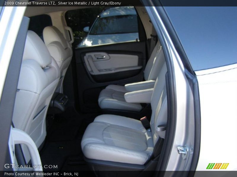 Silver Ice Metallic / Light Gray/Ebony 2009 Chevrolet Traverse LTZ
