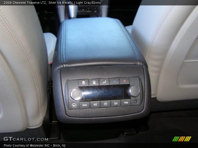 Silver Ice Metallic / Light Gray/Ebony 2009 Chevrolet Traverse LTZ