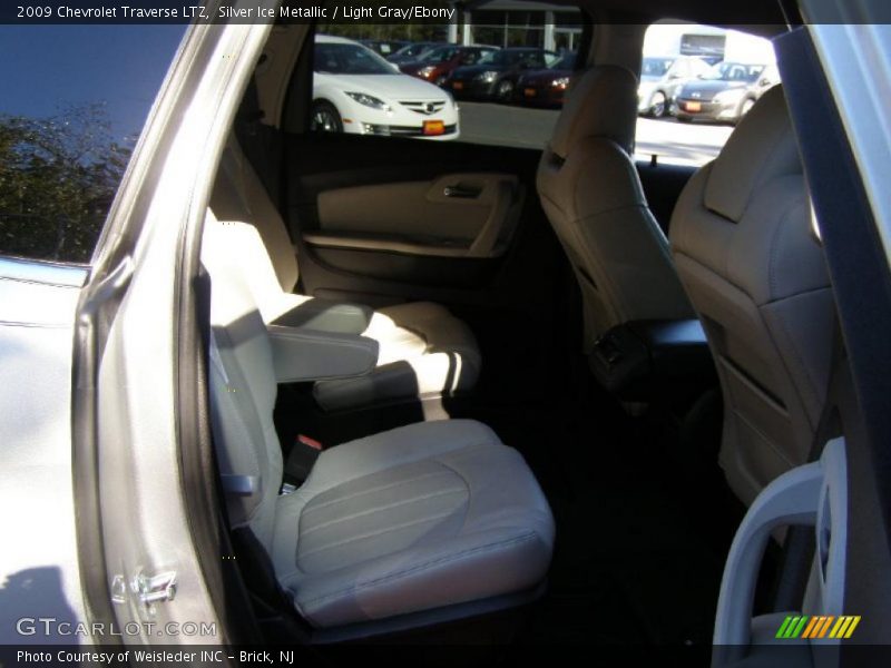 Silver Ice Metallic / Light Gray/Ebony 2009 Chevrolet Traverse LTZ