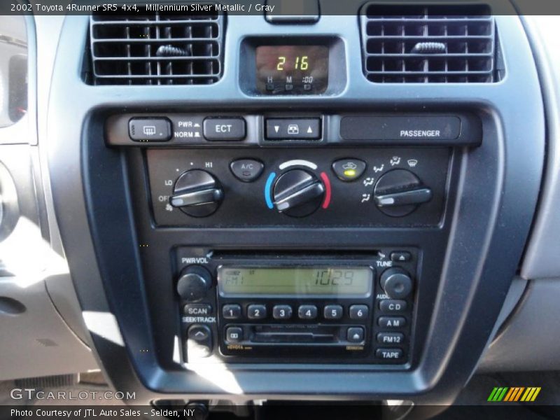 Millennium Silver Metallic / Gray 2002 Toyota 4Runner SR5 4x4