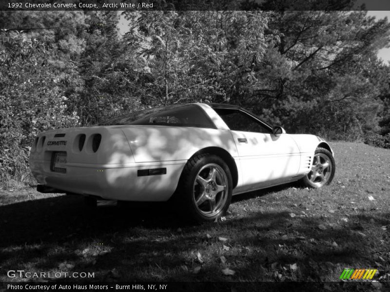Arctic White / Red 1992 Chevrolet Corvette Coupe