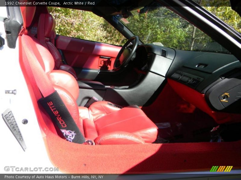 Arctic White / Red 1992 Chevrolet Corvette Coupe