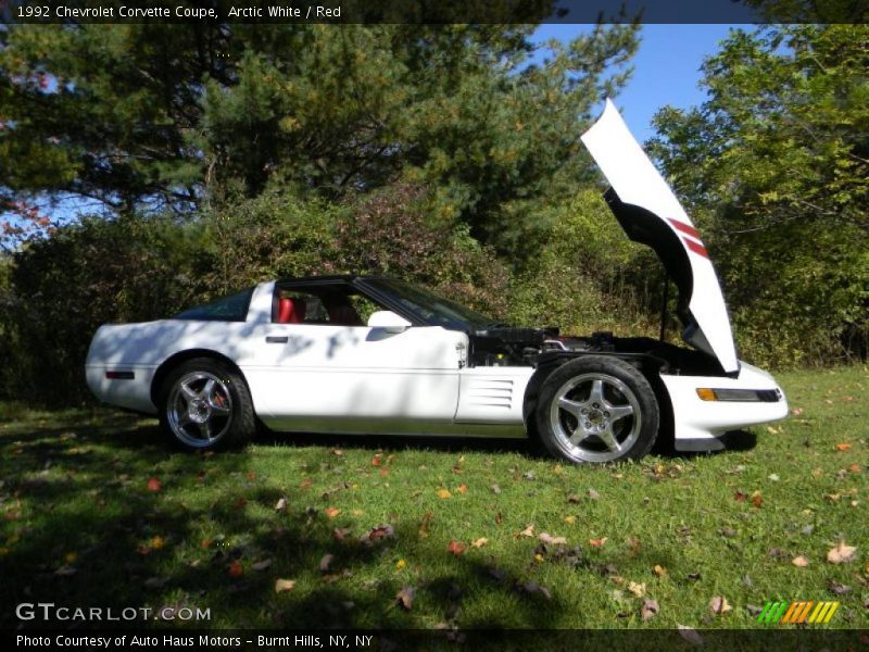 Arctic White / Red 1992 Chevrolet Corvette Coupe