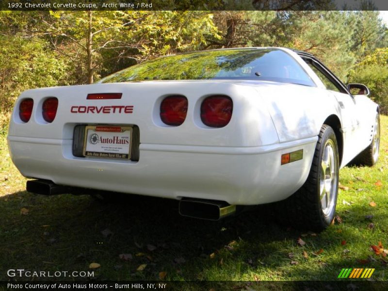 Arctic White / Red 1992 Chevrolet Corvette Coupe