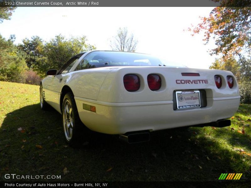 Arctic White / Red 1992 Chevrolet Corvette Coupe
