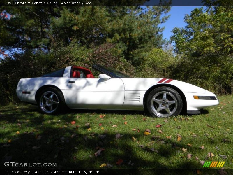 Arctic White / Red 1992 Chevrolet Corvette Coupe