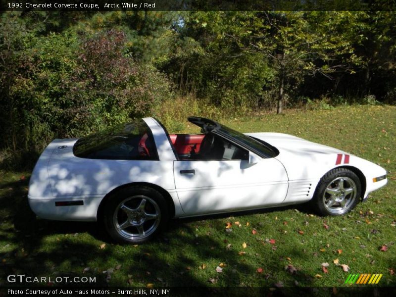 Arctic White / Red 1992 Chevrolet Corvette Coupe
