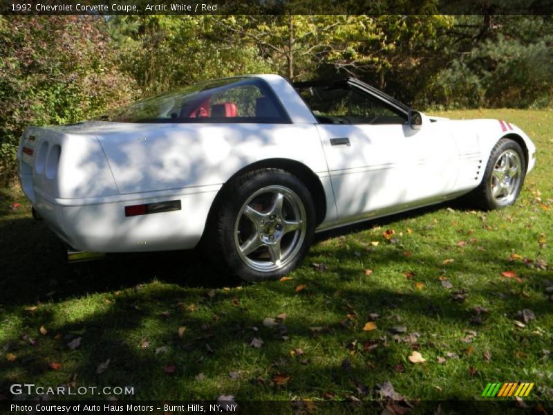Arctic White / Red 1992 Chevrolet Corvette Coupe