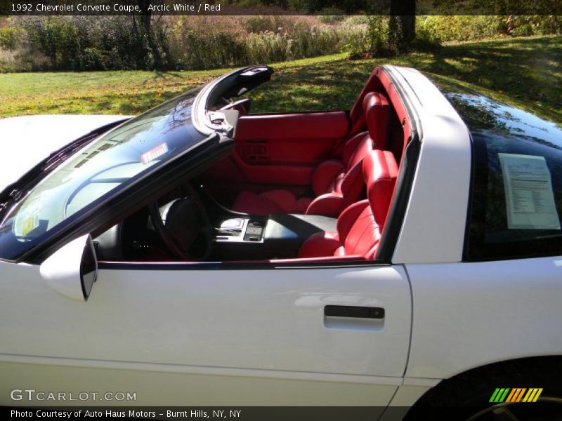 Arctic White / Red 1992 Chevrolet Corvette Coupe