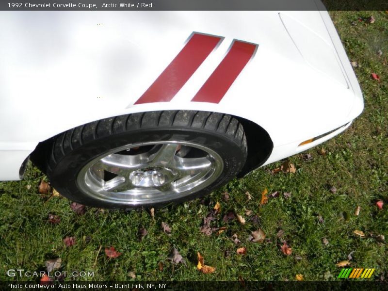 Arctic White / Red 1992 Chevrolet Corvette Coupe