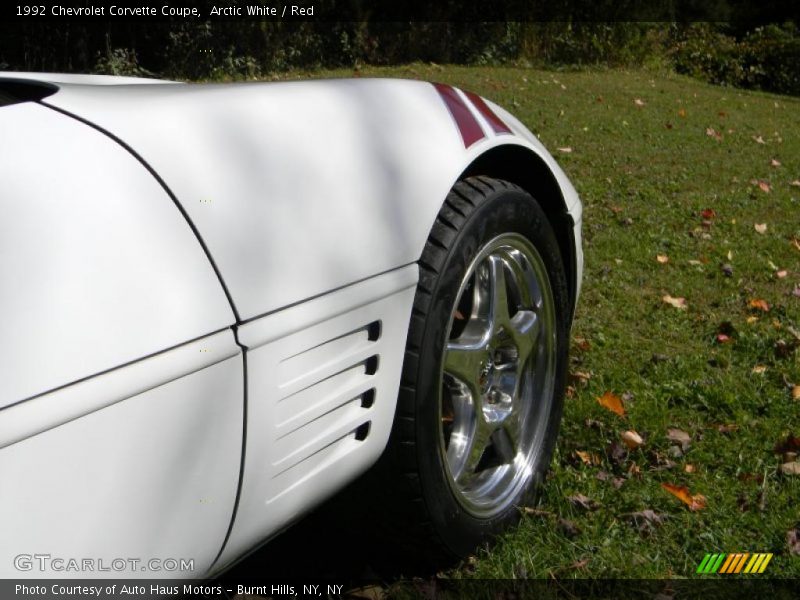 Arctic White / Red 1992 Chevrolet Corvette Coupe