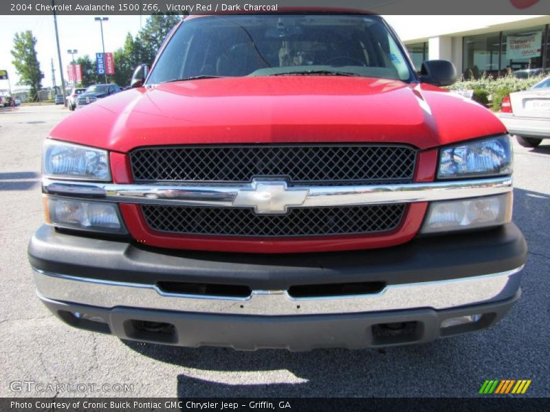 Victory Red / Dark Charcoal 2004 Chevrolet Avalanche 1500 Z66