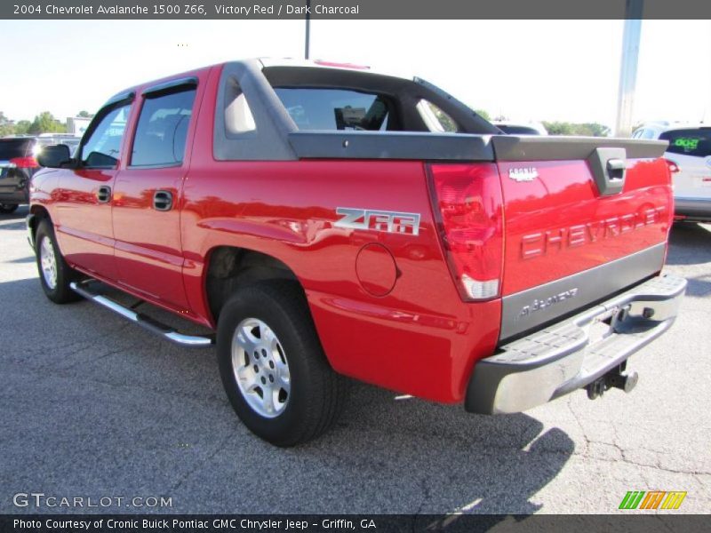 Victory Red / Dark Charcoal 2004 Chevrolet Avalanche 1500 Z66