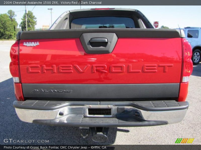 Victory Red / Dark Charcoal 2004 Chevrolet Avalanche 1500 Z66