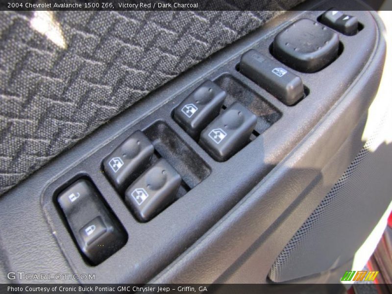 Victory Red / Dark Charcoal 2004 Chevrolet Avalanche 1500 Z66