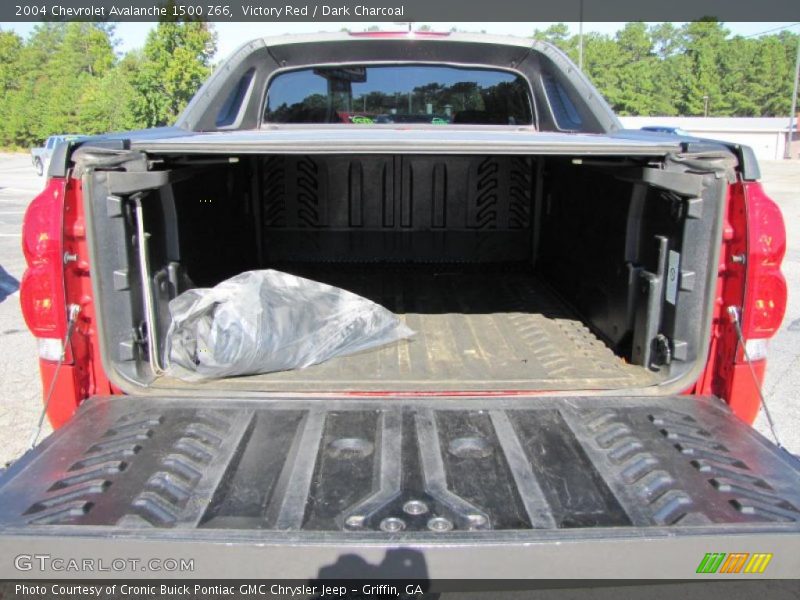 Victory Red / Dark Charcoal 2004 Chevrolet Avalanche 1500 Z66