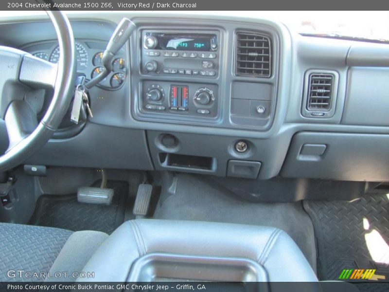 Victory Red / Dark Charcoal 2004 Chevrolet Avalanche 1500 Z66