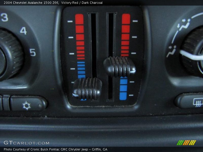 Victory Red / Dark Charcoal 2004 Chevrolet Avalanche 1500 Z66