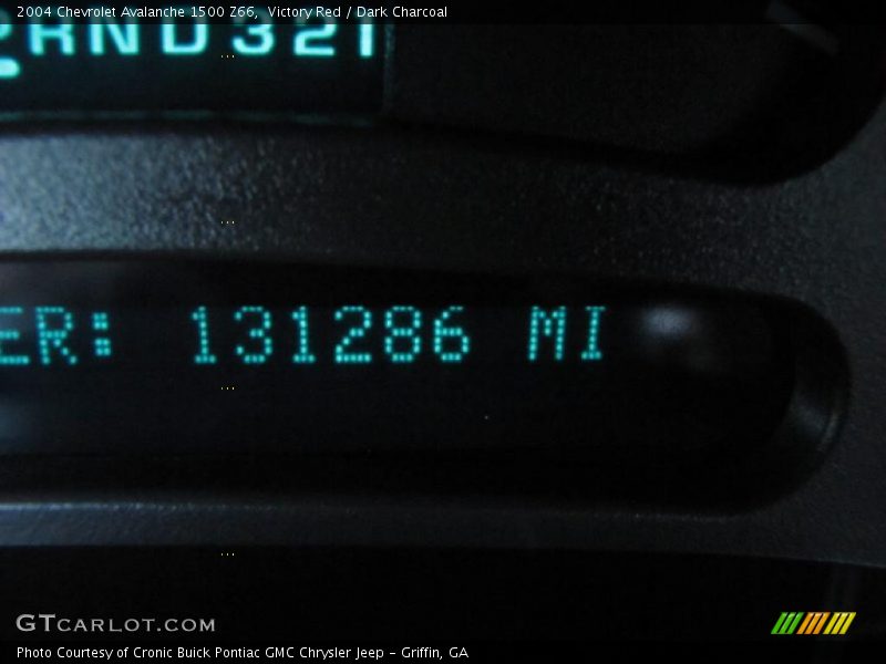 Victory Red / Dark Charcoal 2004 Chevrolet Avalanche 1500 Z66