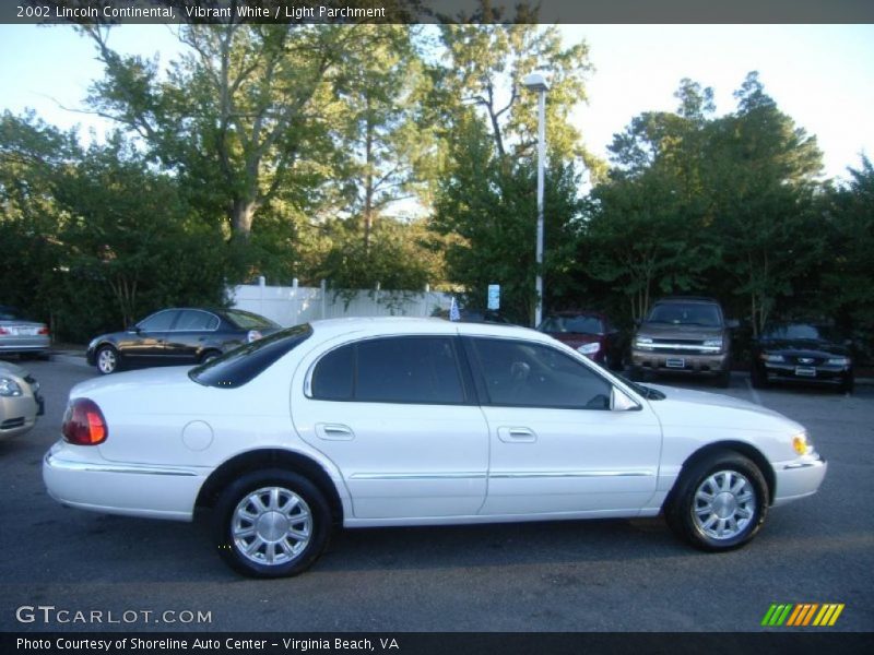 Vibrant White / Light Parchment 2002 Lincoln Continental