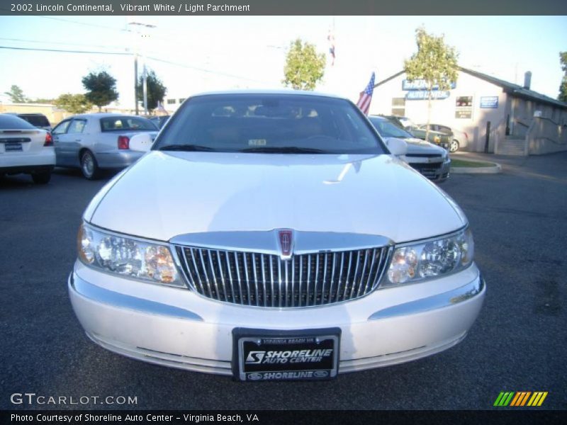 Vibrant White / Light Parchment 2002 Lincoln Continental